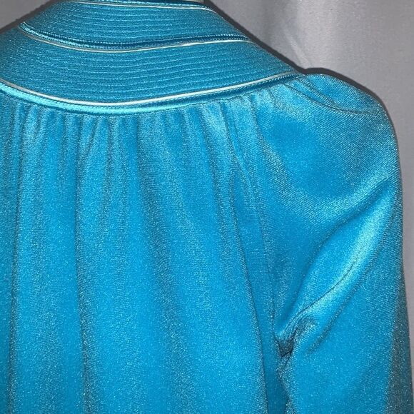 VGT blue fleece robe house coat. Size Large - Picture 12 of 14